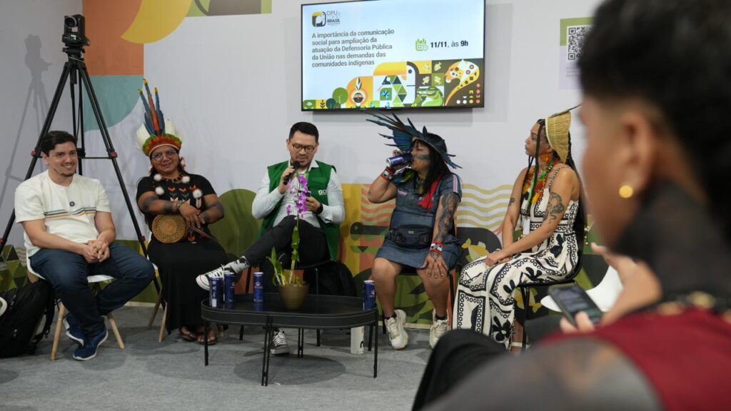 Imagem do WhatsApp de 2025-11-11 à(s) 18.47.25_2f1dcda4 Mesa organizada pela DPU reuniu indígenas e comunicadores. Foto Myke Sena/DPU.